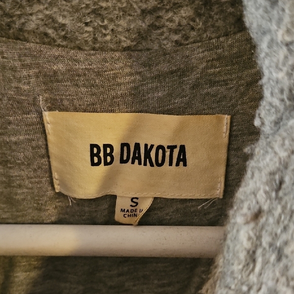 Chic Gray Button-Up Vest - Picture 2 of 4